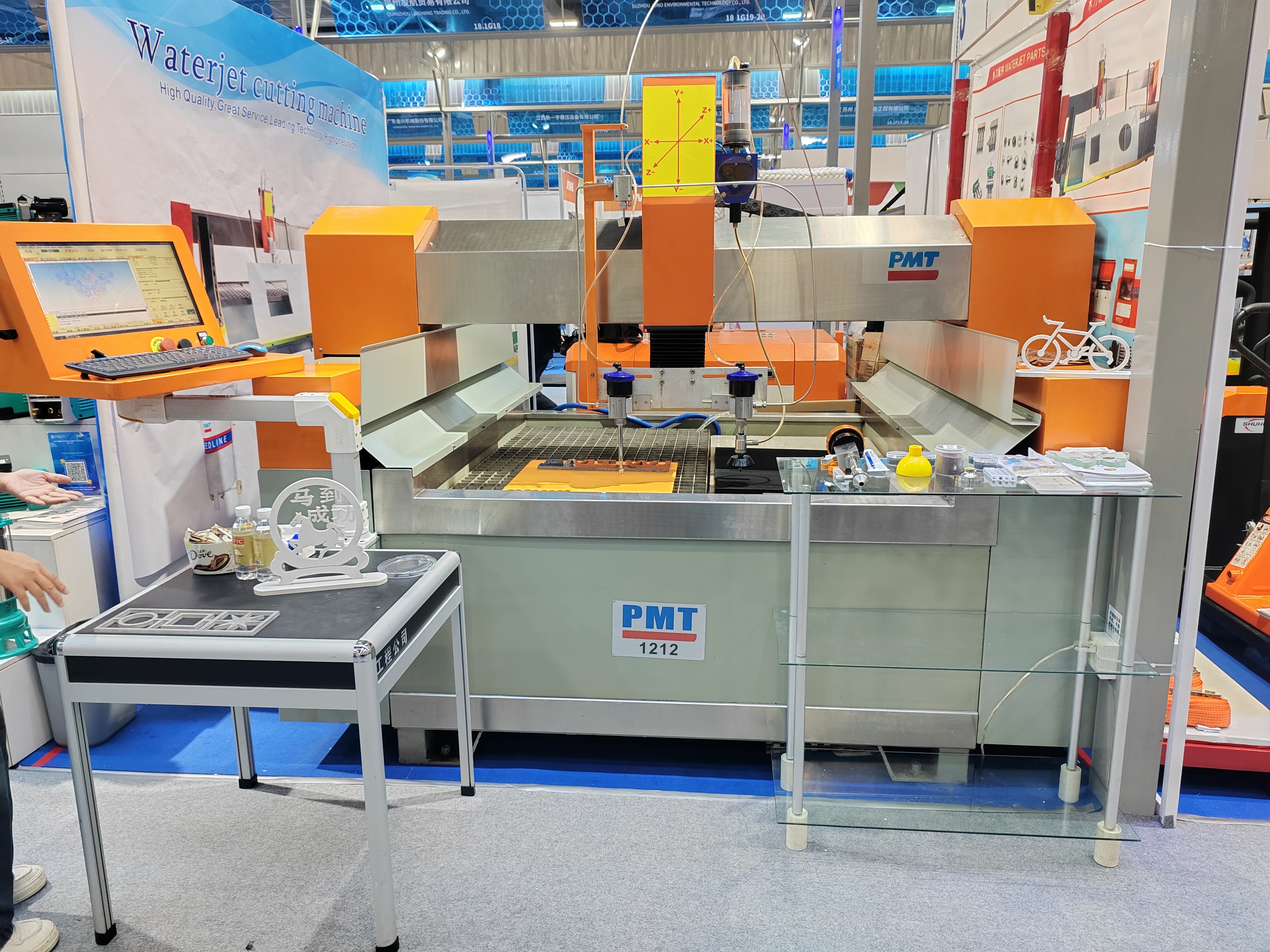 第134届广交会众多客户参观PMT水刀切割机